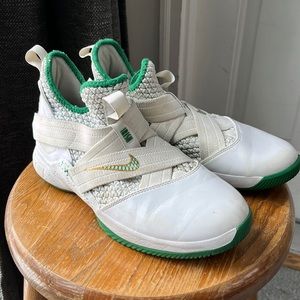 Lebron soldier 12 SVSM, youth size 6.5, green and white